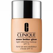 Maquillaje efecto luminoso Even Better Glow™ con FPS15 de Clinique 30 ...