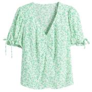 Blusa con cuello de pico y estampado de flores, manga corta