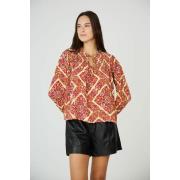 Blusa con cuello de pico